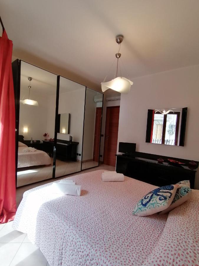 דירות טאורמינה Casa Il Faro מראה חיצוני תמונה